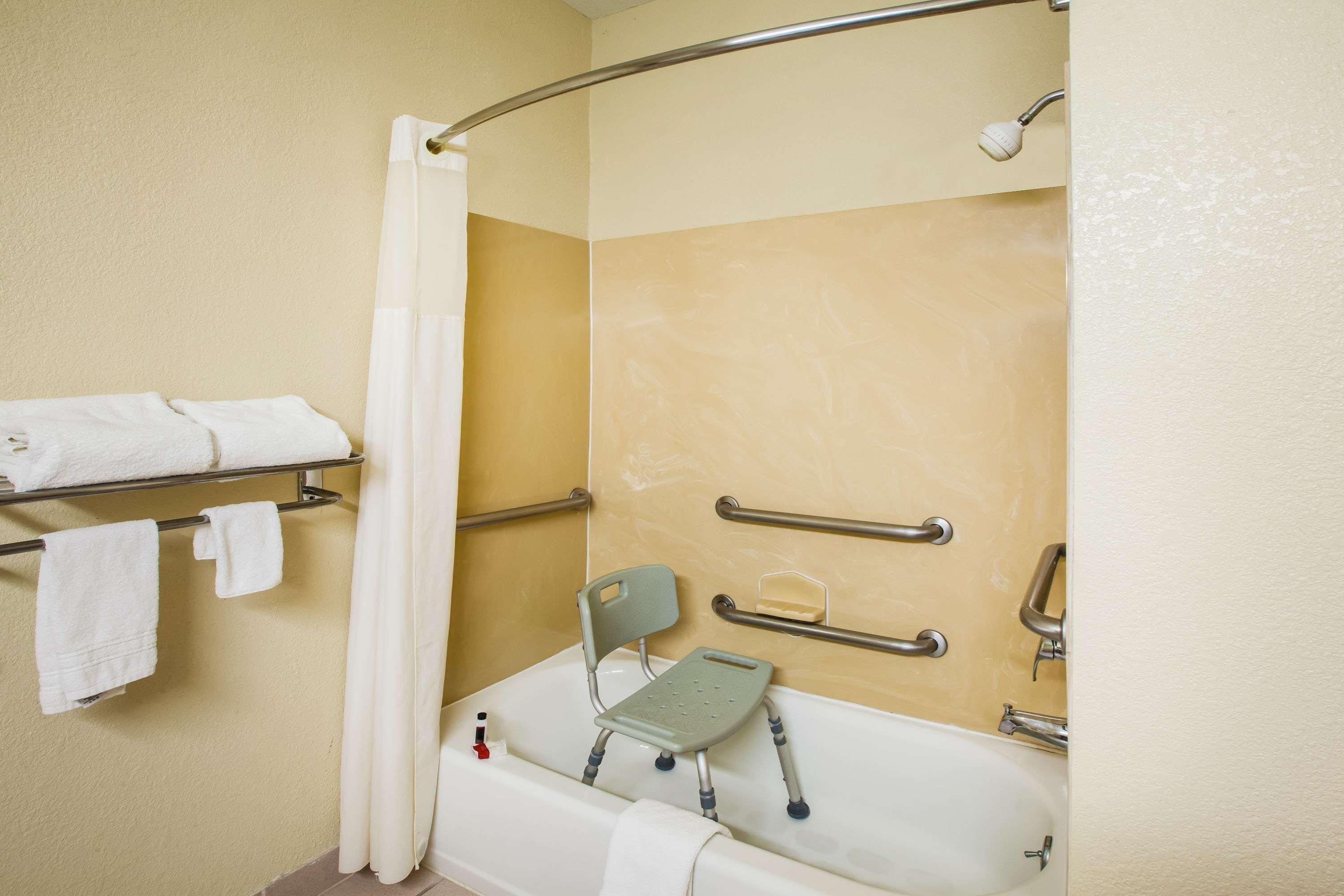 Days Inn & Suites By Wyndham Corpus Christi Central Экстерьер фото