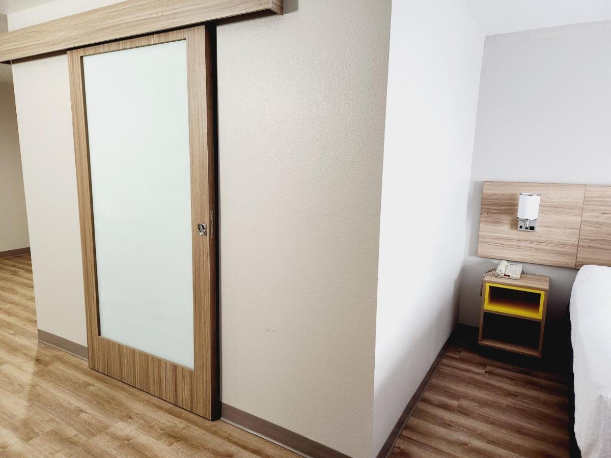 Days Inn & Suites By Wyndham Corpus Christi Central Экстерьер фото