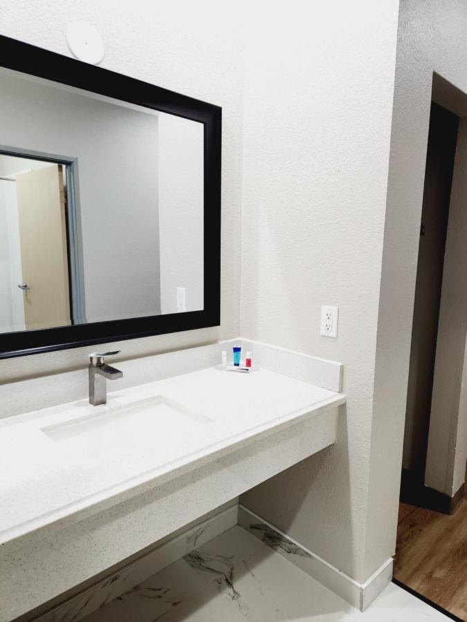 Days Inn & Suites By Wyndham Corpus Christi Central Экстерьер фото