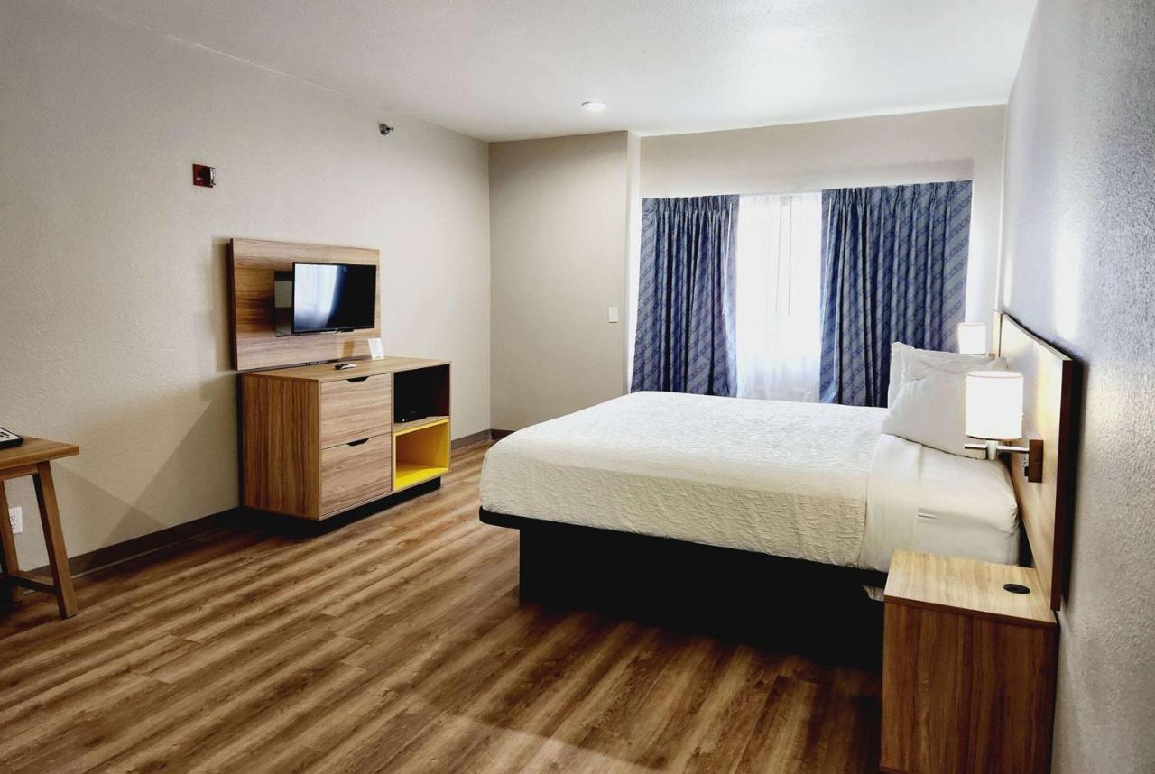 Days Inn & Suites By Wyndham Corpus Christi Central Экстерьер фото