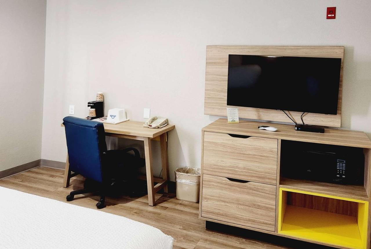 Days Inn & Suites By Wyndham Corpus Christi Central Экстерьер фото