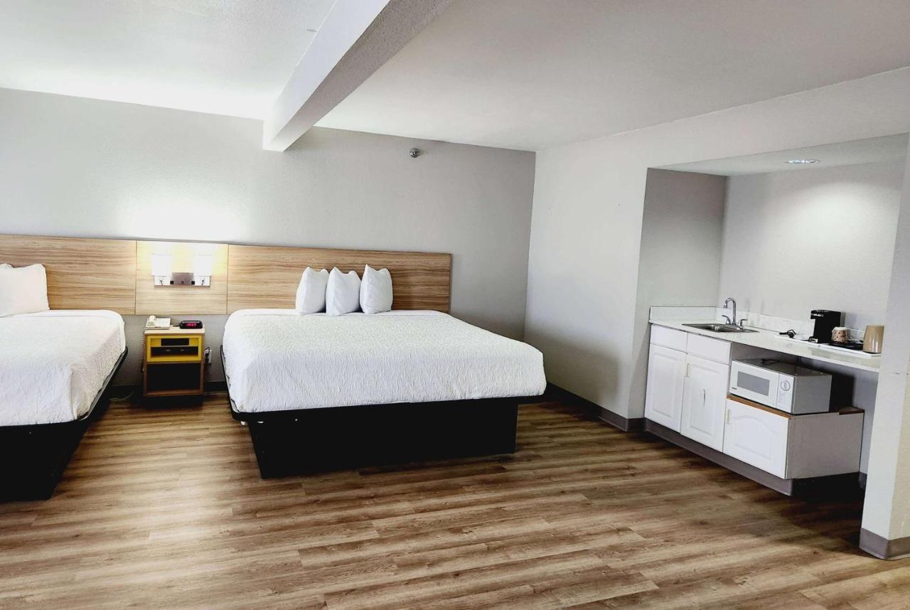 Days Inn & Suites By Wyndham Corpus Christi Central Экстерьер фото