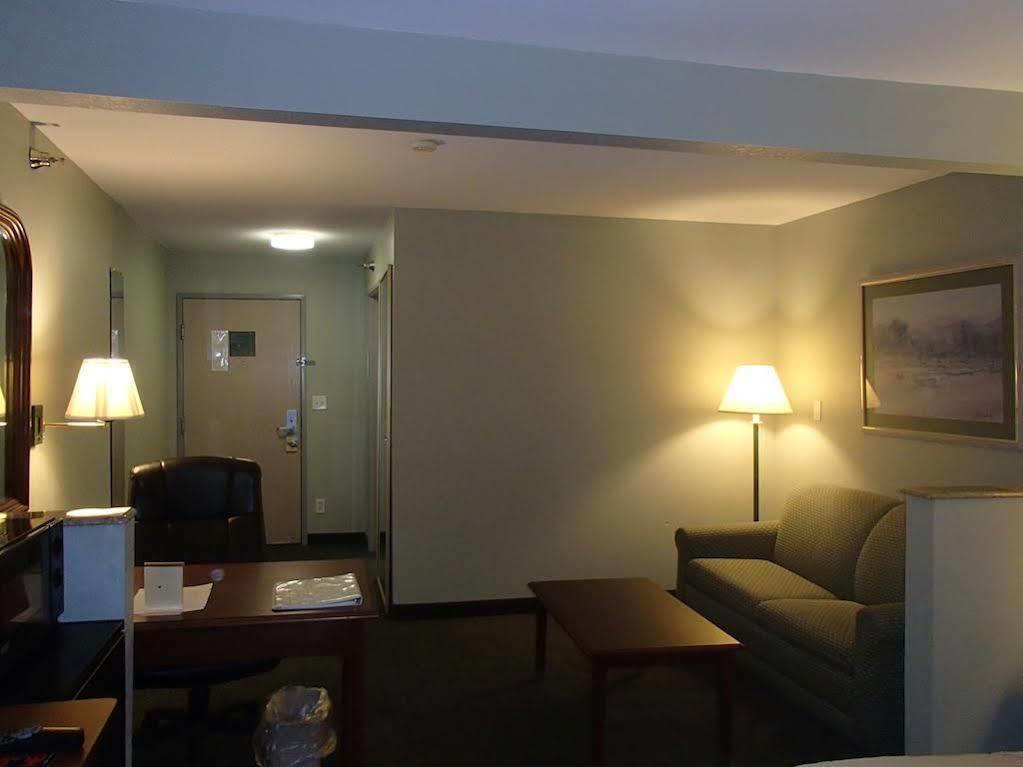 Days Inn & Suites By Wyndham Corpus Christi Central Экстерьер фото